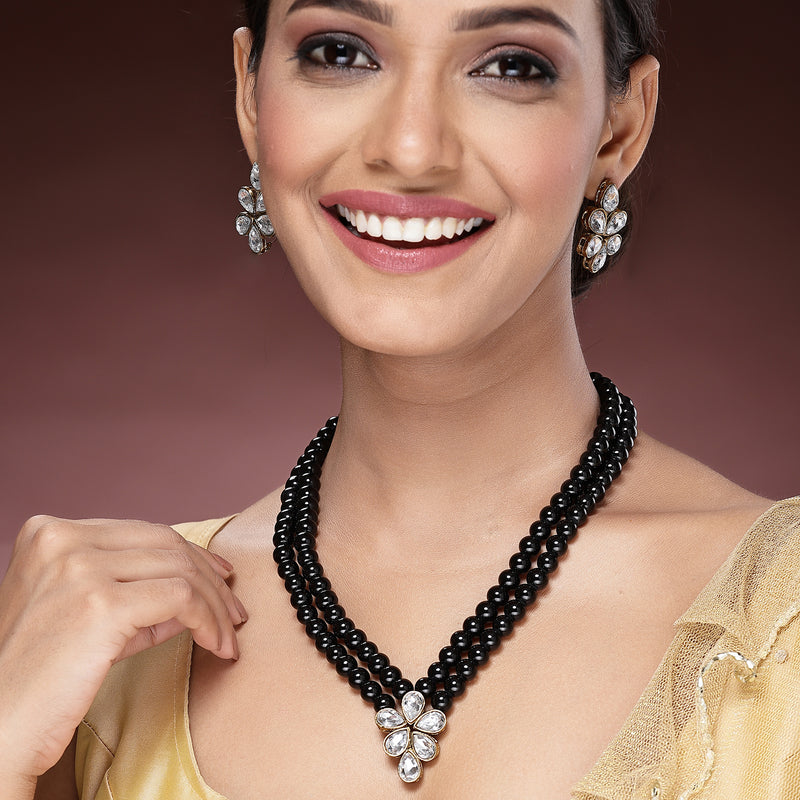 Black Pearl & Kundan Studded Jewellery Set
