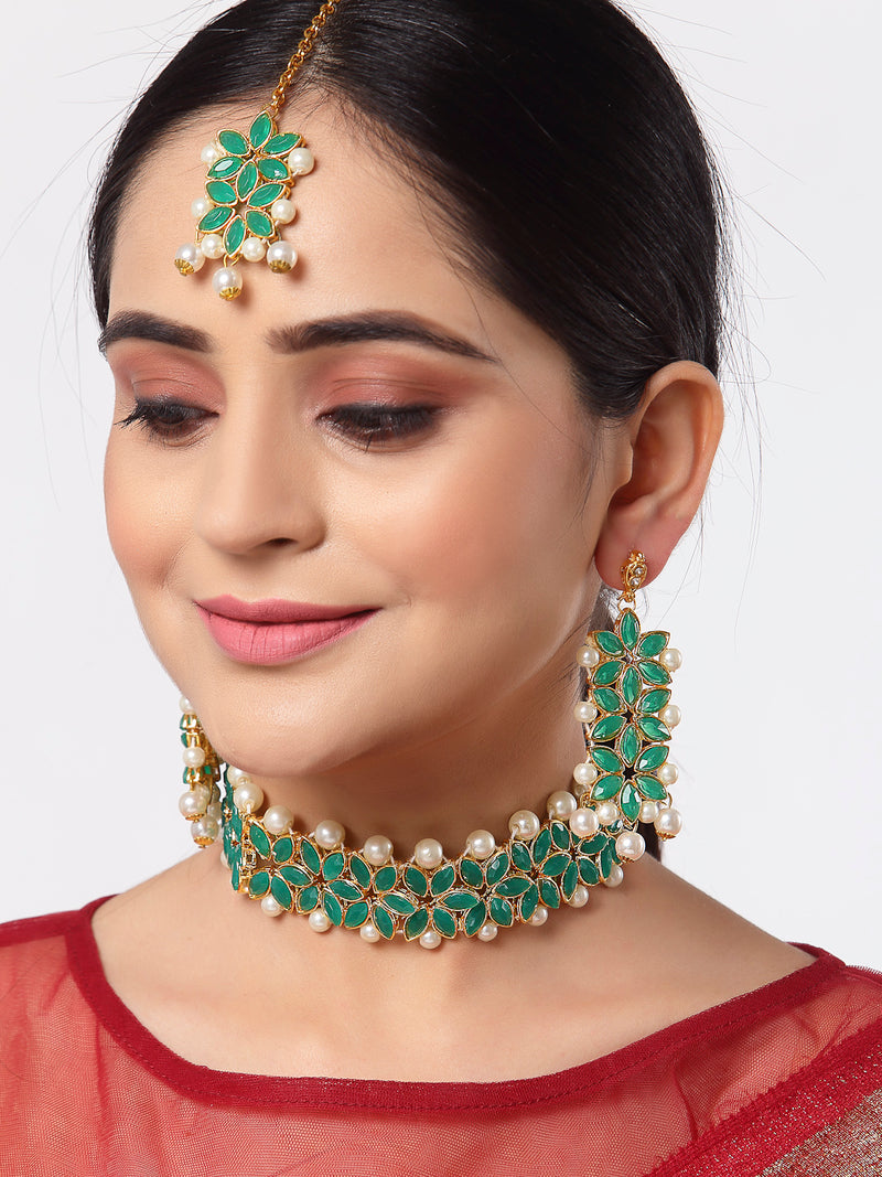 Green & White Kundan Studded Flower Shaped Gold-Plated Choker Necklace With Earrings & Maang Tika