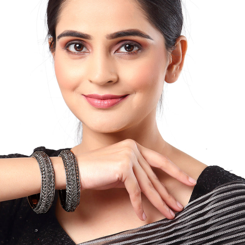 Set Of 2 Silver-Plated Artistic Designed Bangles