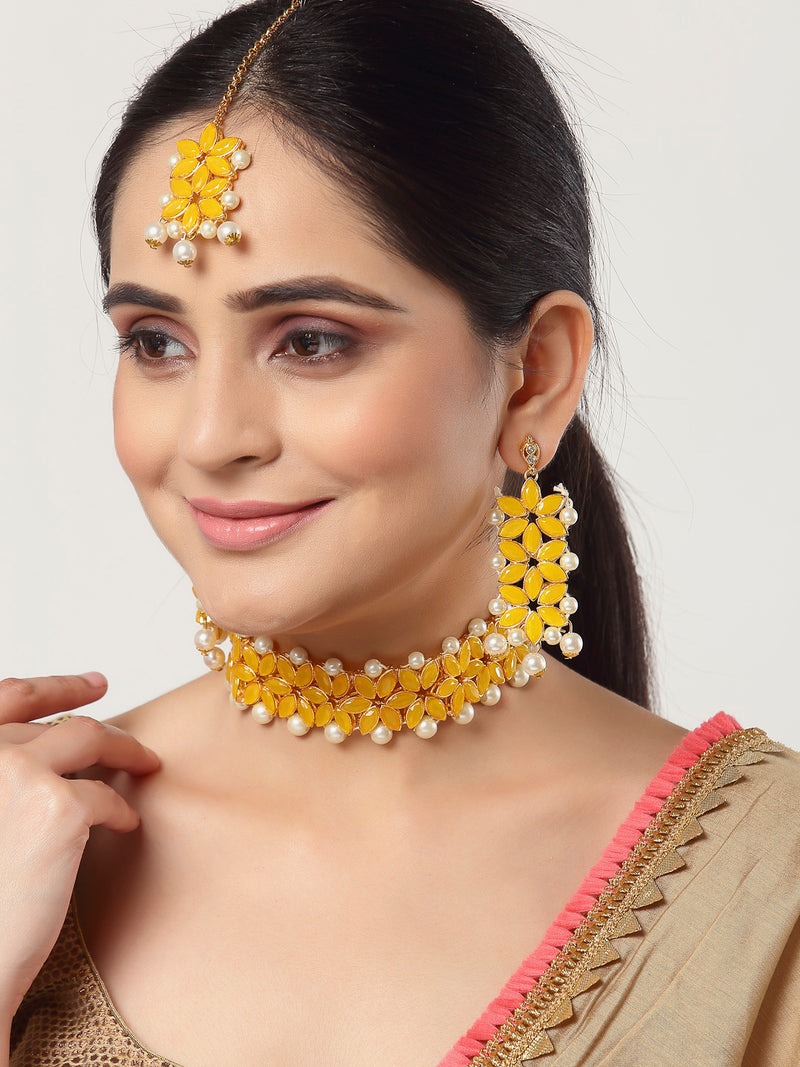 Yellow & White Stone Studded & Beaded Flower Shaped Gold-Plated Choker Bridal Necklace With Earrings & Maang Tika