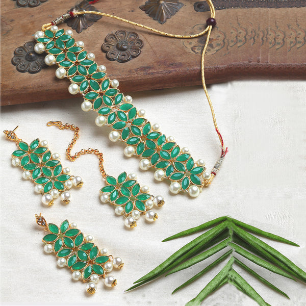 Green & White Kundan Studded Flower Shaped Gold-Plated Choker Necklace With Earrings & Maang Tika