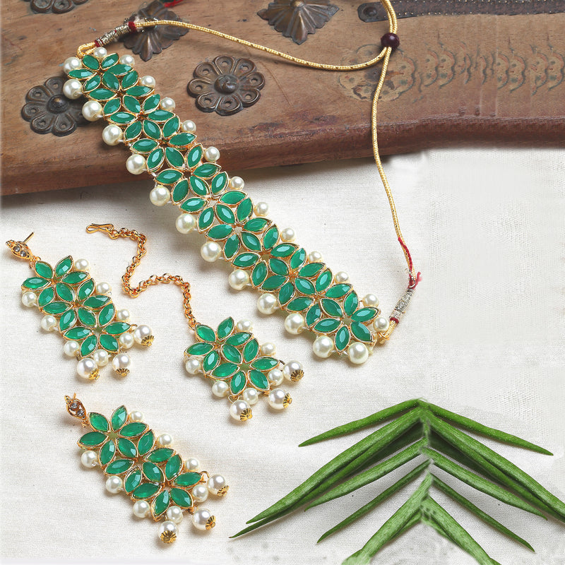 Green & White Kundan Studded Flower Shaped Gold-Plated Choker Necklace With Earrings & Maang Tika